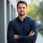 Professional portrait of Patryk Pacenko, Head of In-House Media and Digital Strategy Expert at Runner Media.